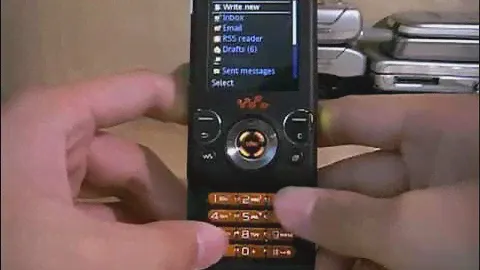 Sony Ericsson W580I unboxing 3/4